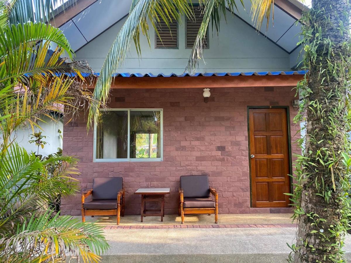 Coconut Bungalow Nai Yang Beach Exterior foto